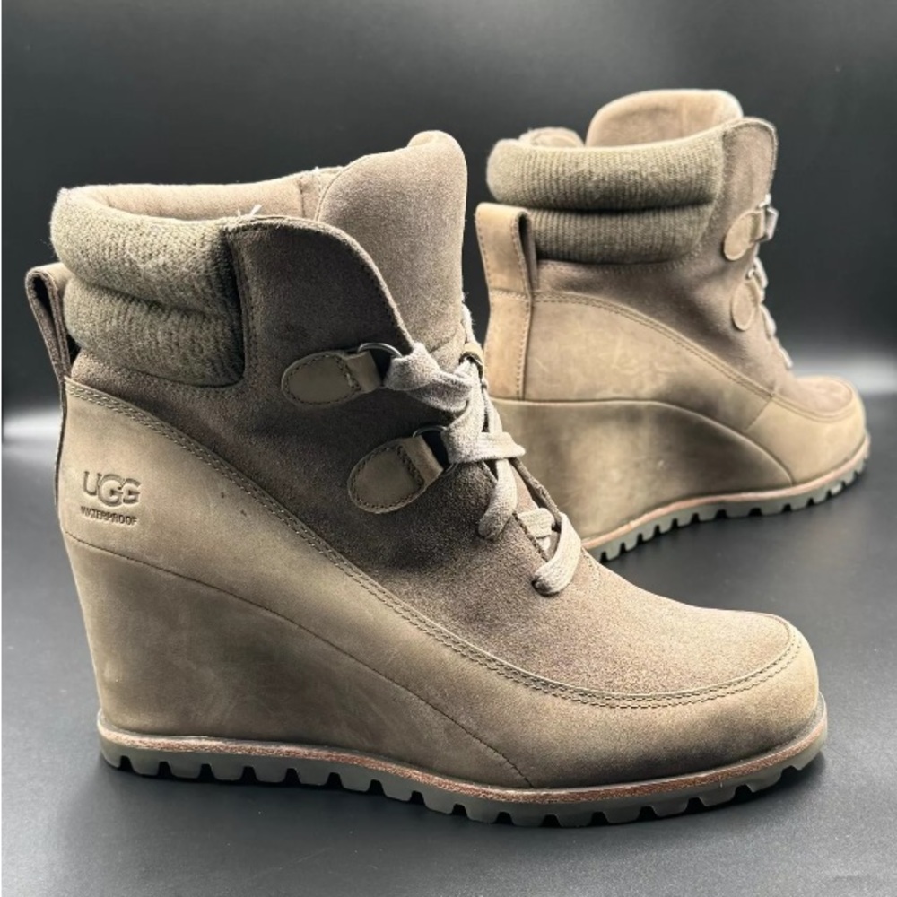 Ugg Wedge Boot new condition!